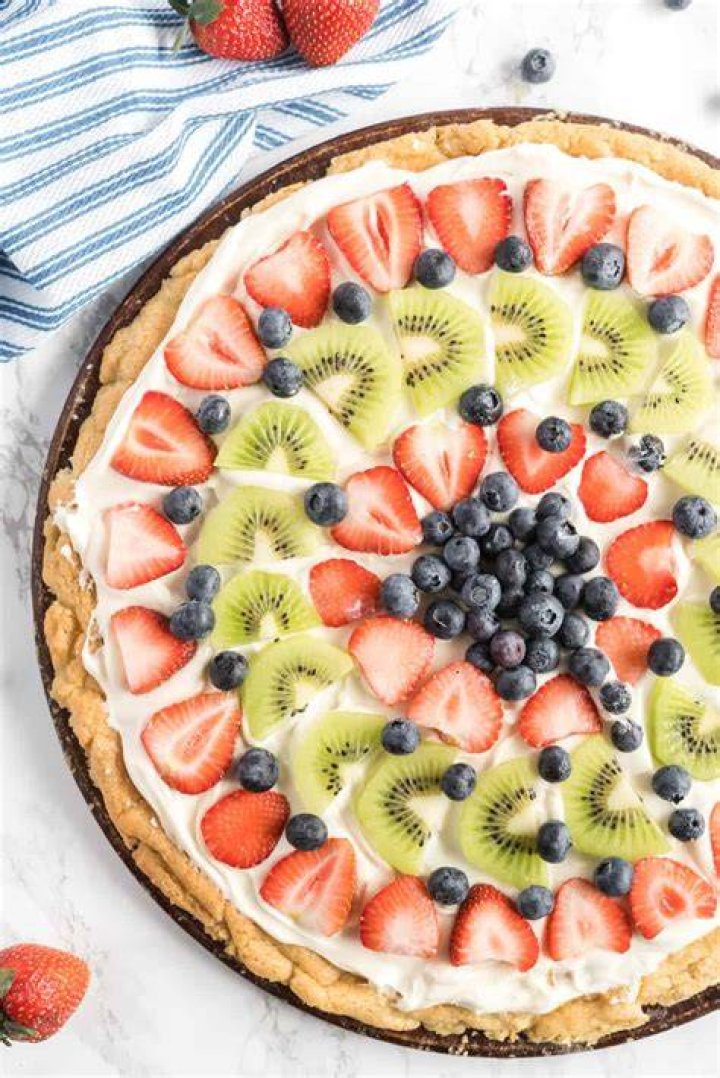 What is fruit pizza made of?